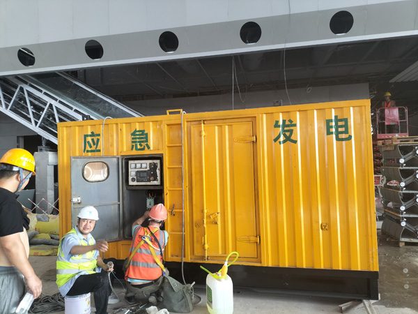 乌什怎样判断空气滤清器是否需要更换？